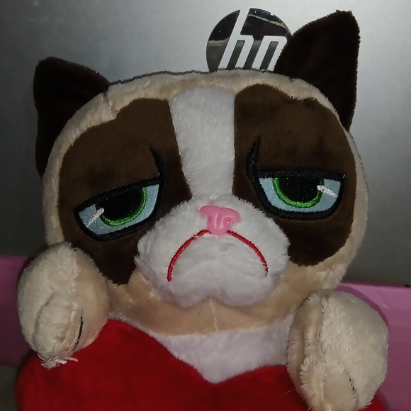 Grumpy Cat Plushie - Picture 3 of 5